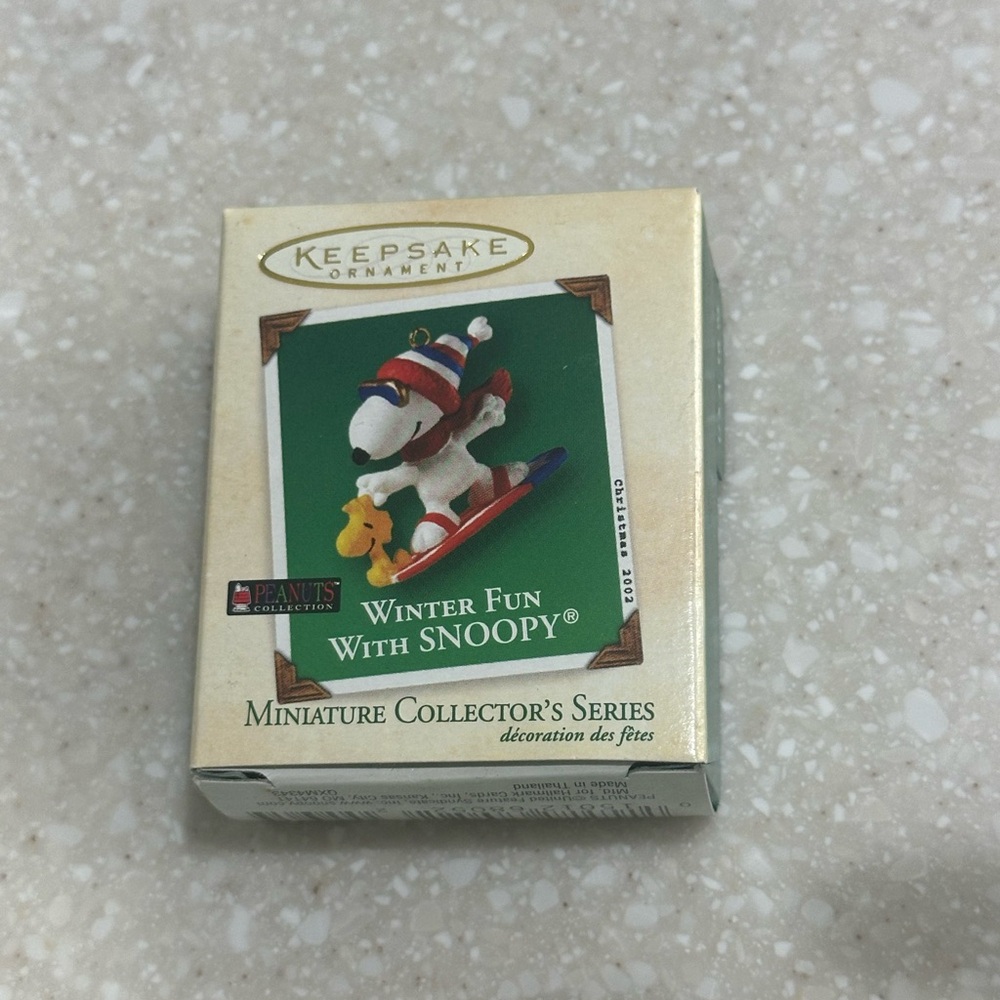 NEW Hallmark Keepsake 2002‎ Winter Fun With Snoopy Miniature Ornament Peanuts